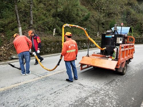 青川县公路养护管理段积极开展公路预防性养护工作